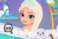 Bébé Elsa au bain Bébé Elsa au bain